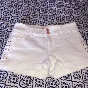 White denim shorts (3-4 inch)